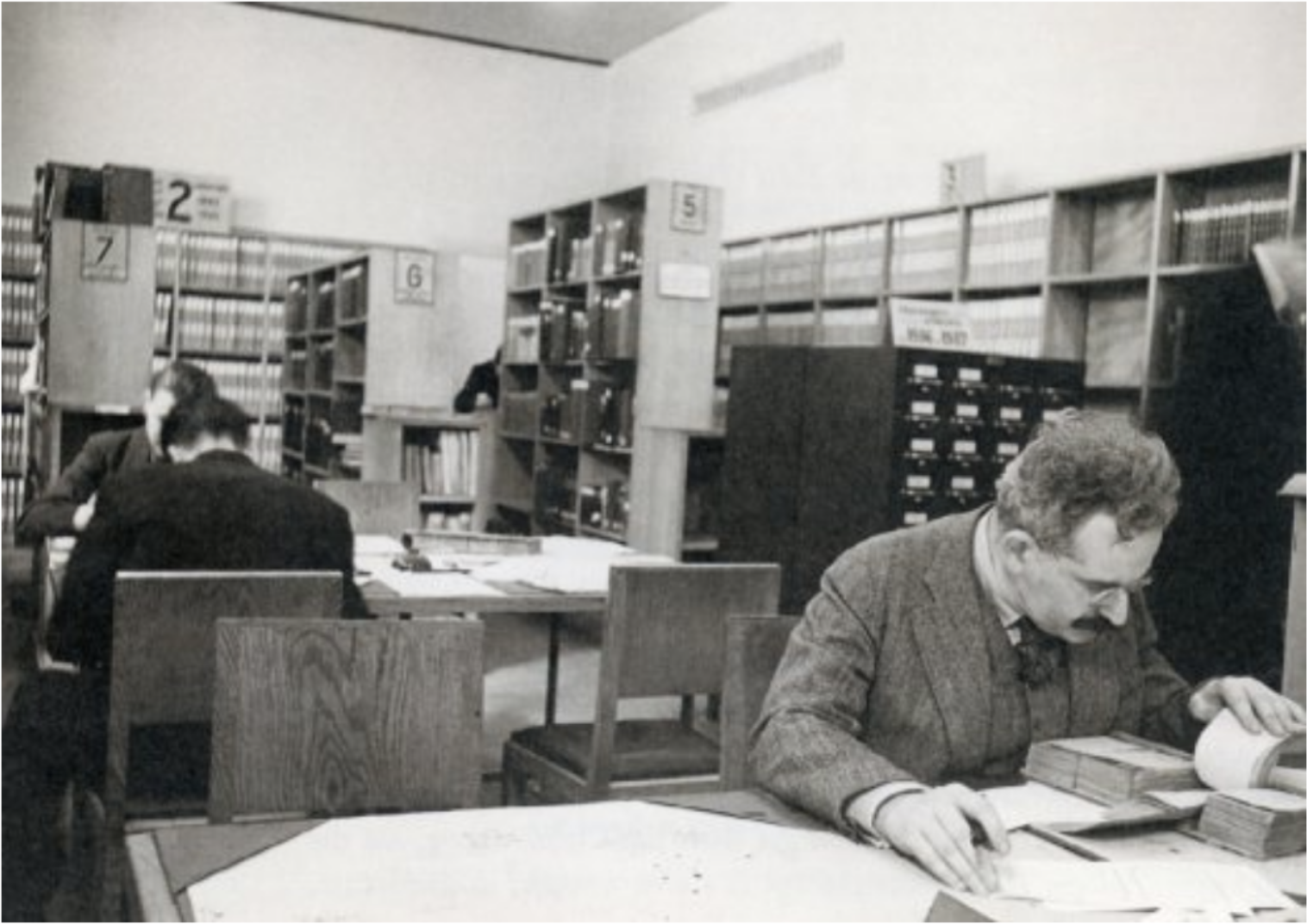 Gisèle Freund, Walter Benjamin in the Bibliothèque Nationale (1939)