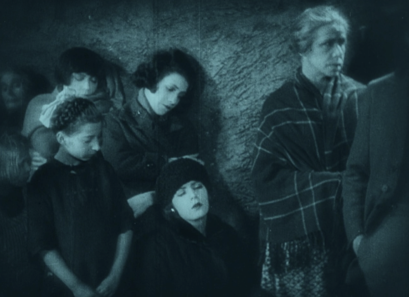 Trailer for Die freudlose Gasse (5 Min).