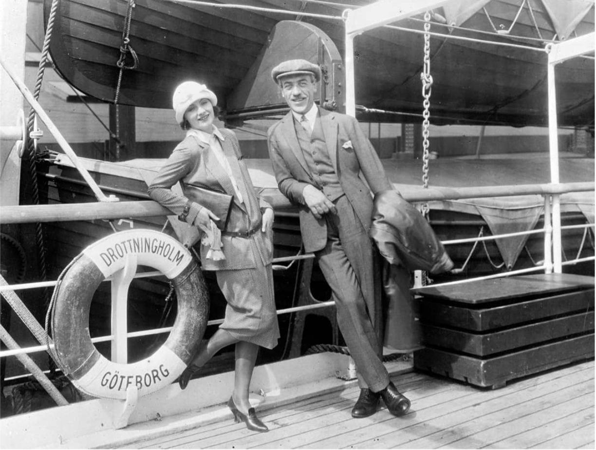 Greta Garbo and Mauritz Stiller in 1925 at their departure for America.